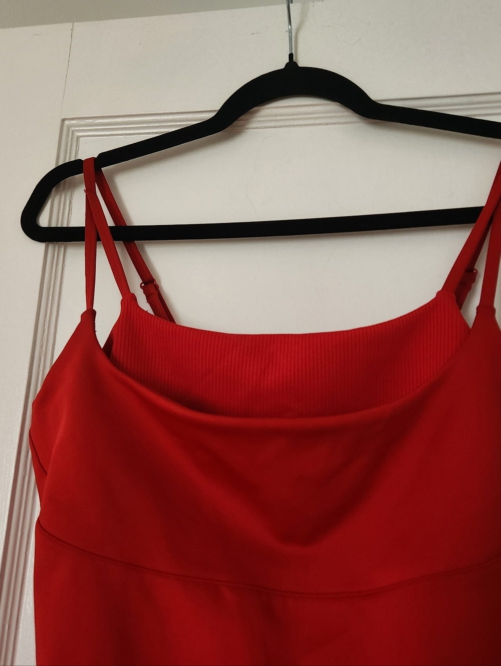 AloAirlift Street Goddess Bra Tank in red size large - Picture 2 of 6